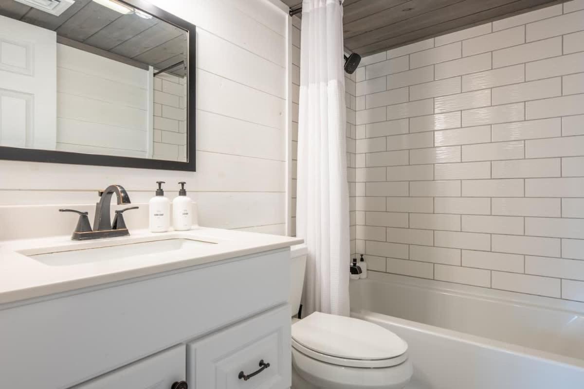 Modern Mountain Escape Villa Gatlinburg Bagian luar foto