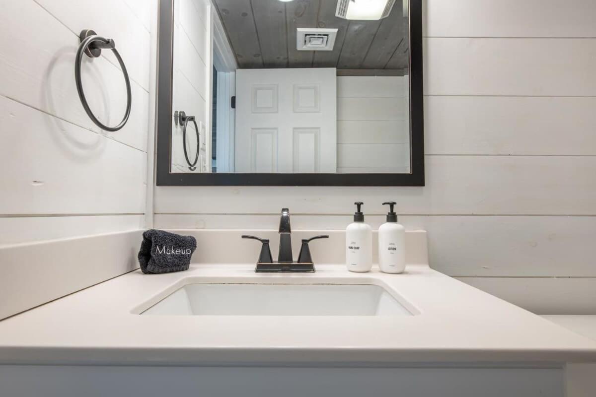 Modern Mountain Escape Villa Gatlinburg Bagian luar foto