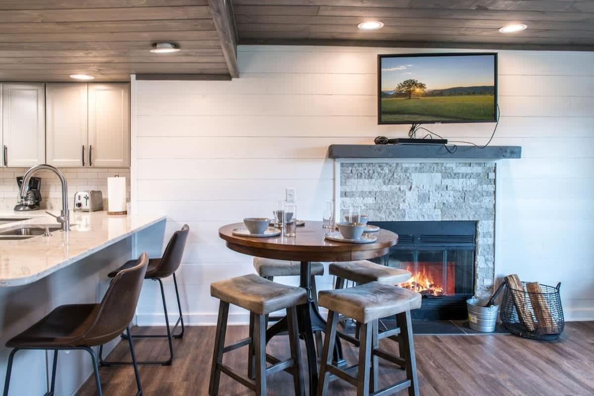 Modern Mountain Escape Villa Gatlinburg Bagian luar foto